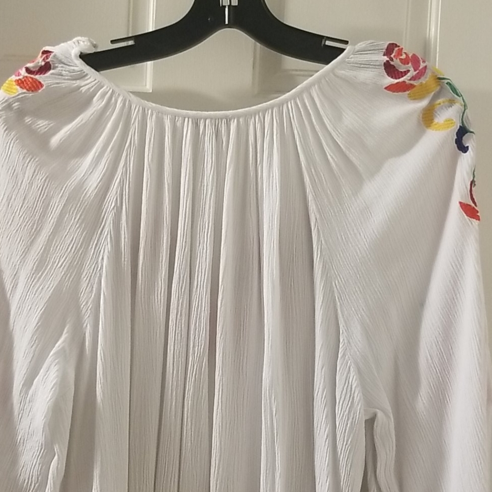 NWOT bono floral embroidered top - Picture 5 of 5